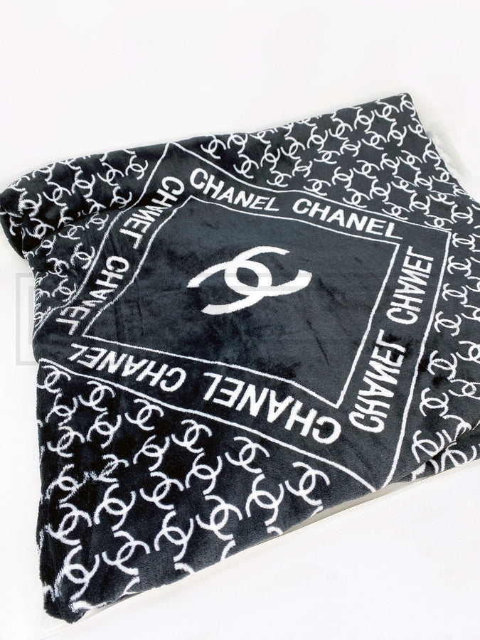 Chewnel Hooman Throw Blanket 150cm x 200cm - PStreetwear